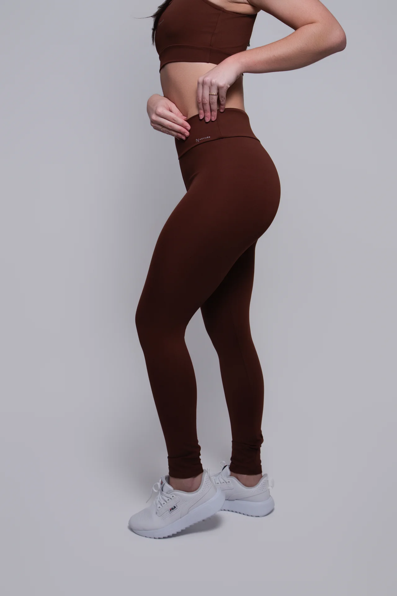 Conjunto Sculpt NEVUÉR — Marrom Chocolate · lateral