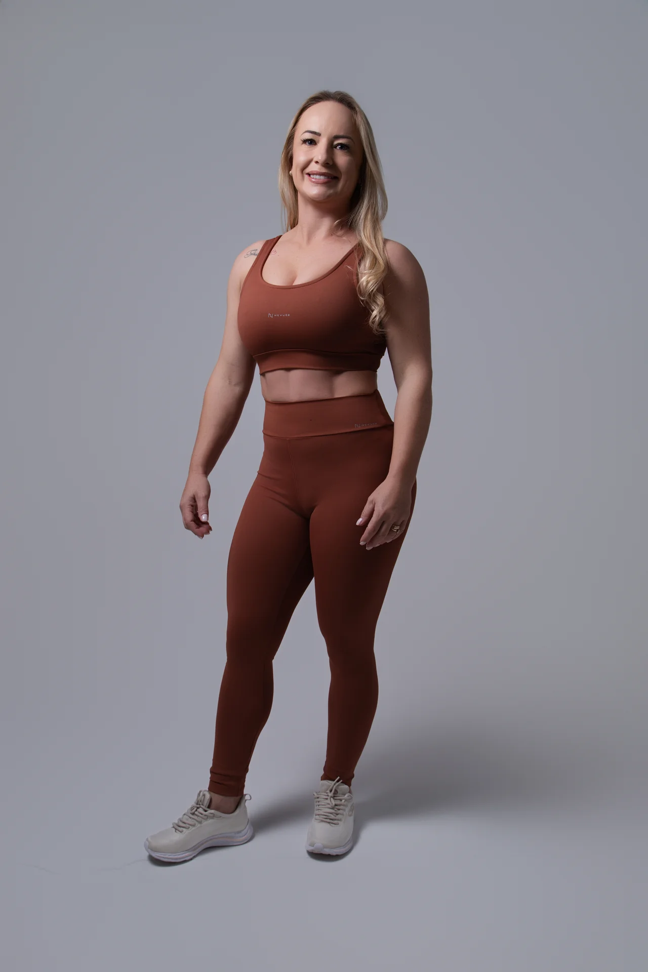Conjunto Sculpt NEVUÉR — Marrom Terracota · frente