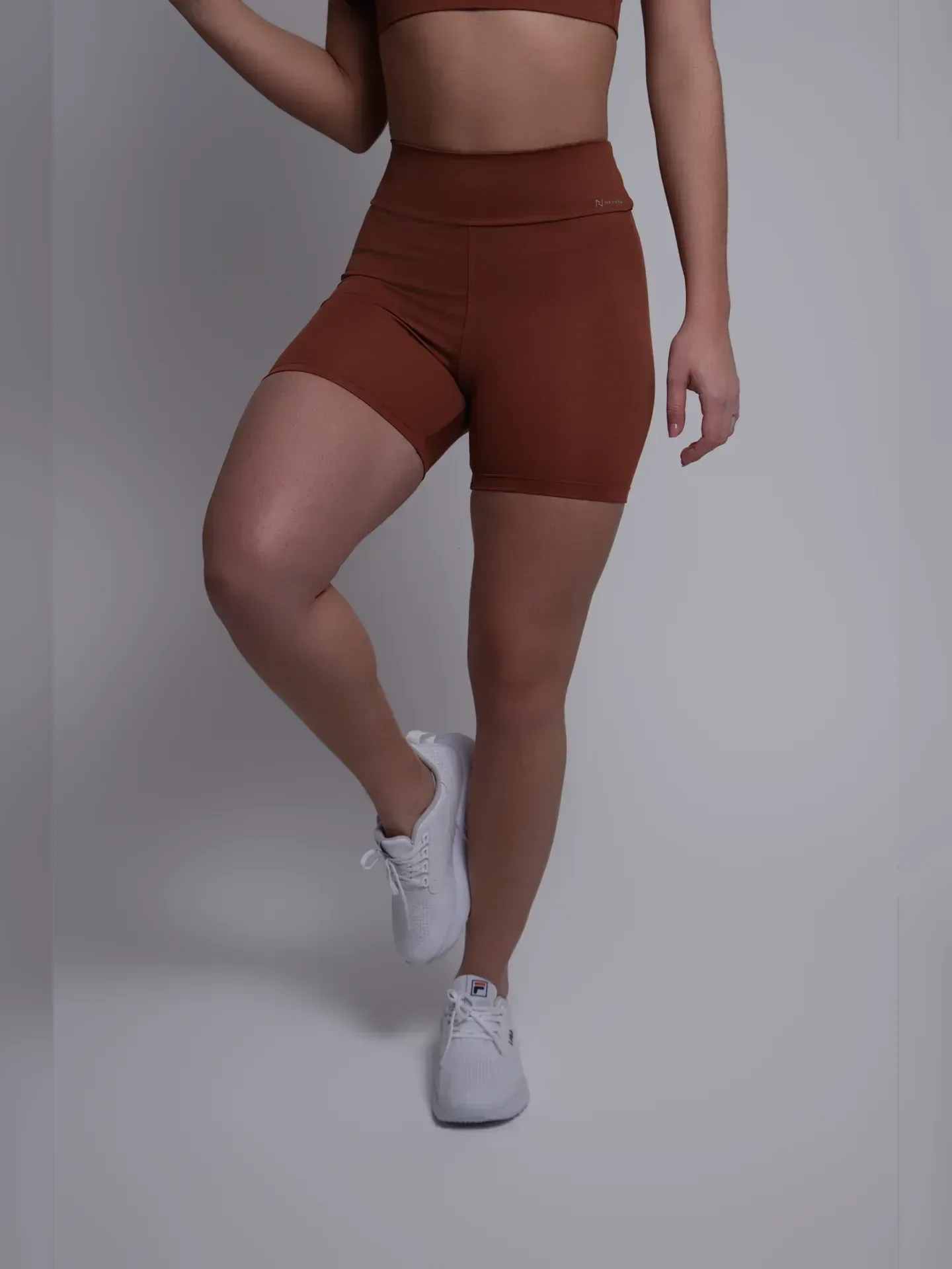 Conjunto Sculpt Shorts NEVUÉR Marrom Terracota
