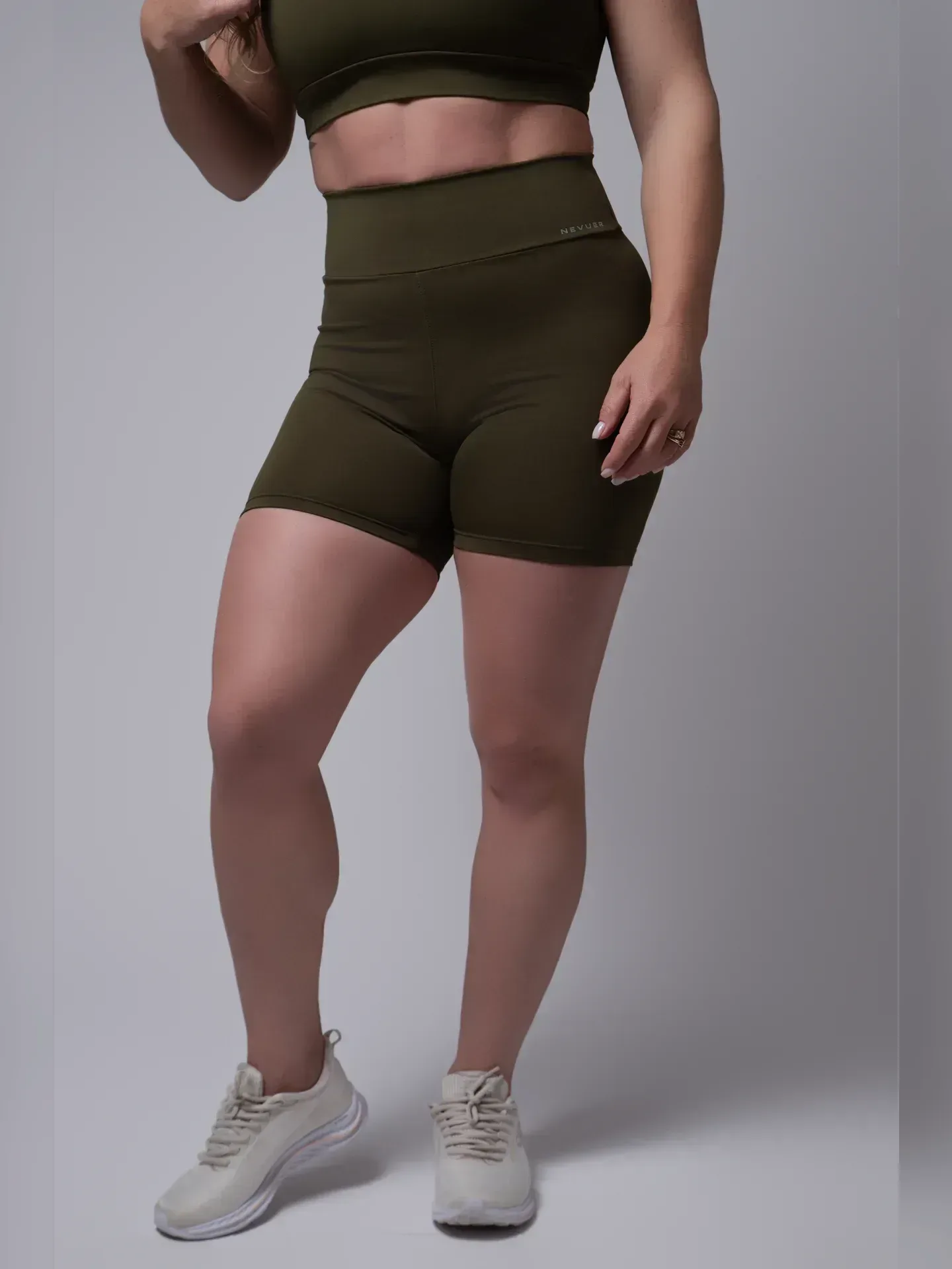 Conjunto Sculpt Shorts NEVUÉR Verde Militar