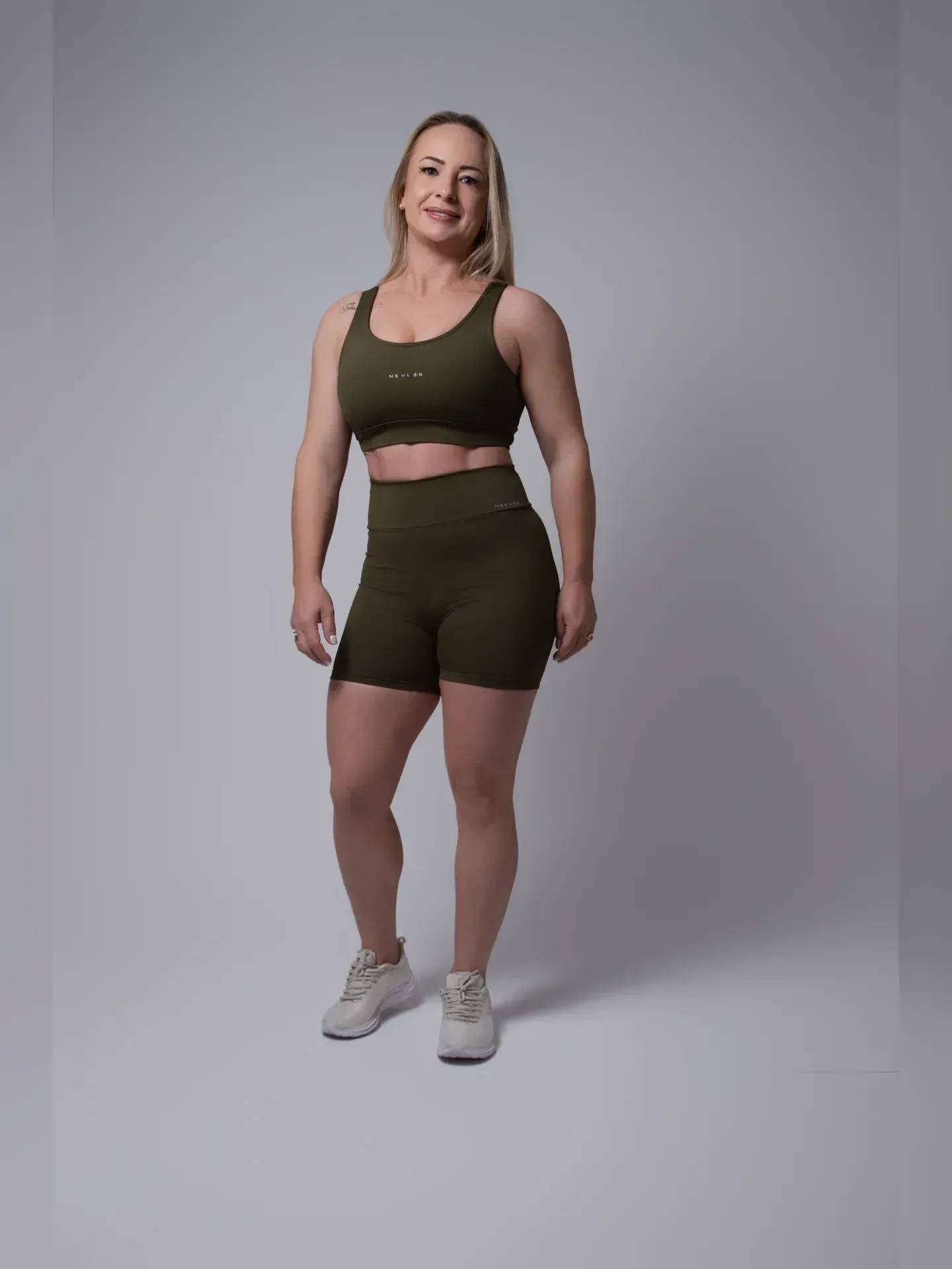 Shorts Sculpt NEVUÉR Verde Militar
