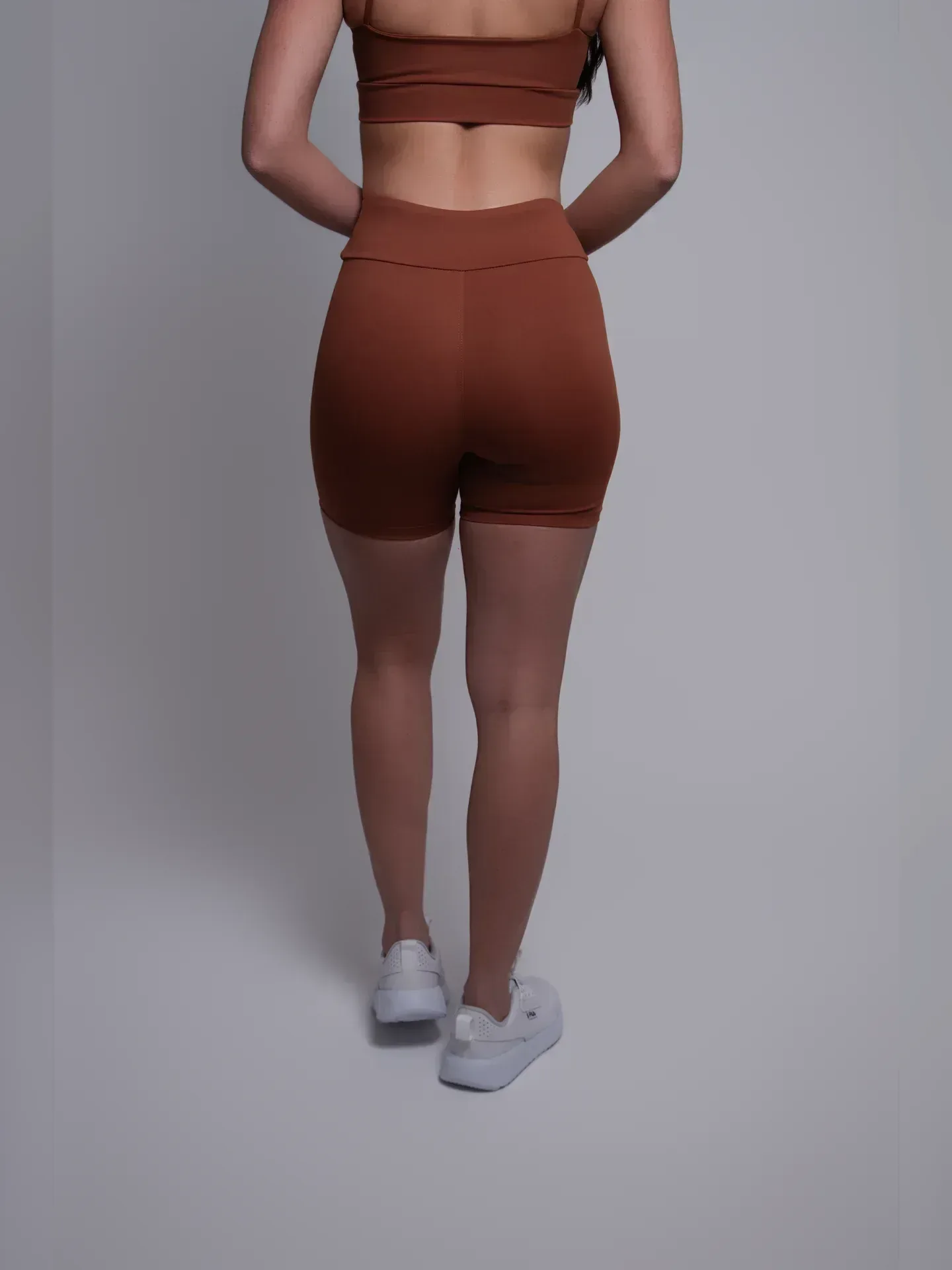 Conjunto Sculpt Shorts NEVUÉR Marrom Terracota