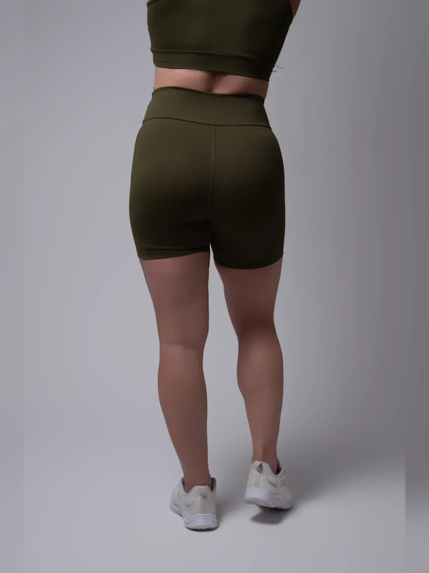 Conjunto Sculpt Shorts NEVUÉR Verde Militar
