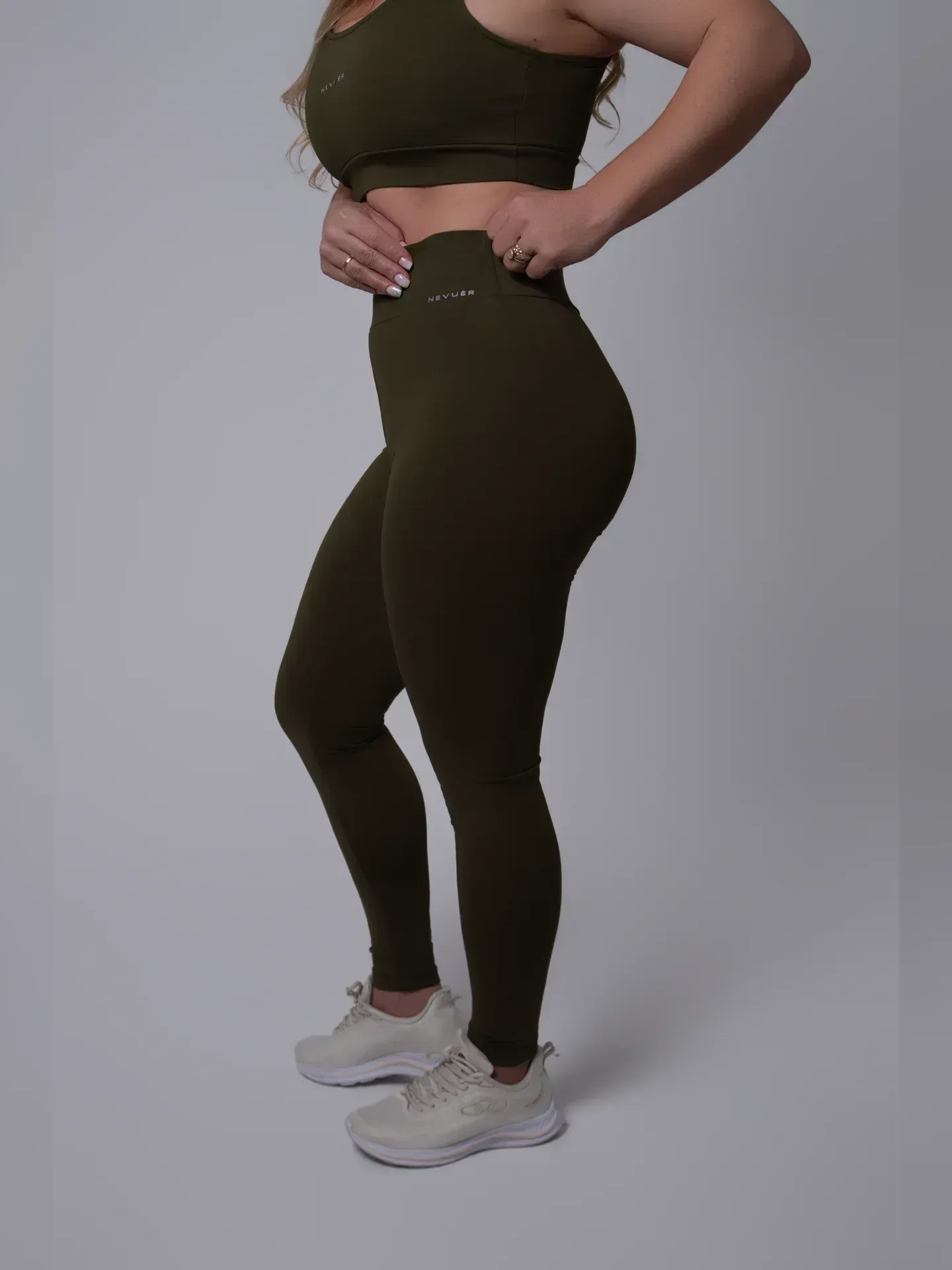 Legging Sculpt NEVUÉR · Verde Militar · 1